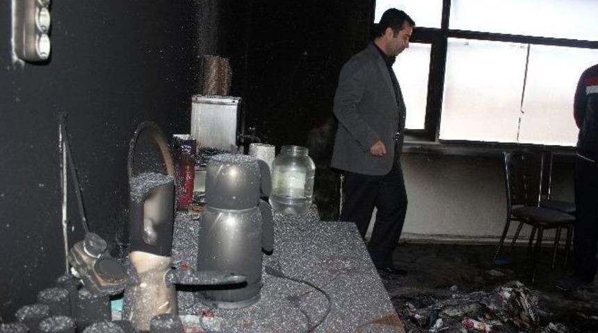 Kayseri&rsquo;de Chp İl&ccedil;e Başkanlığının Kundaklandığı İddiası