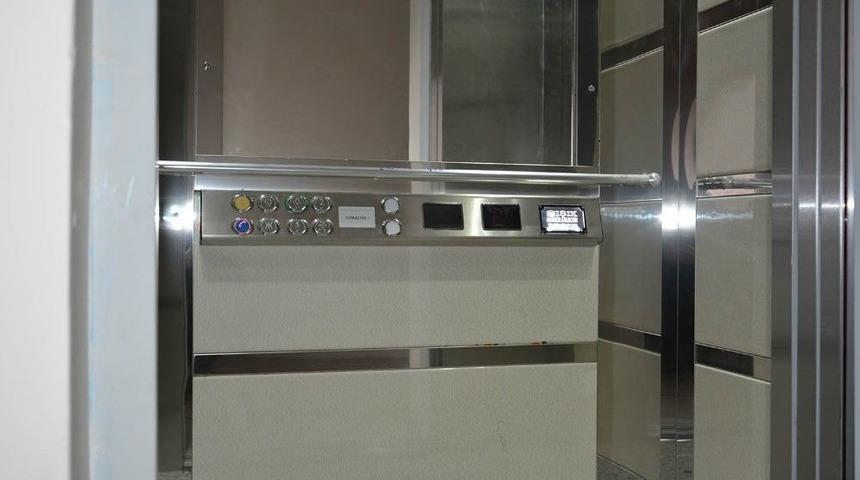 Uşak&rsquo;ta İlk Defa Bir Eve Engelli Asans&ouml;r&uuml; Takıldı