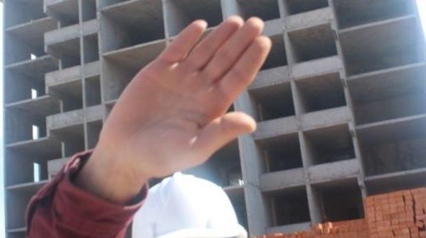 İnşaatın 7&rsquo;nci Katından D&uuml;şen İş&ccedil;i Ağır Yaralandı