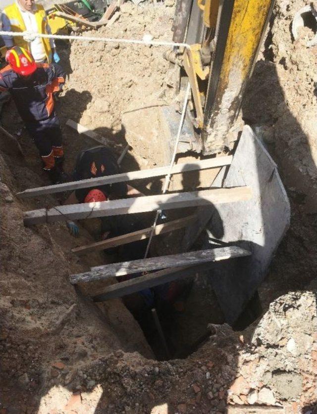 (&ouml;zel Haber) Toprak Altında Kalan Suriyeli İş&ccedil;i Kurtarıldı 1