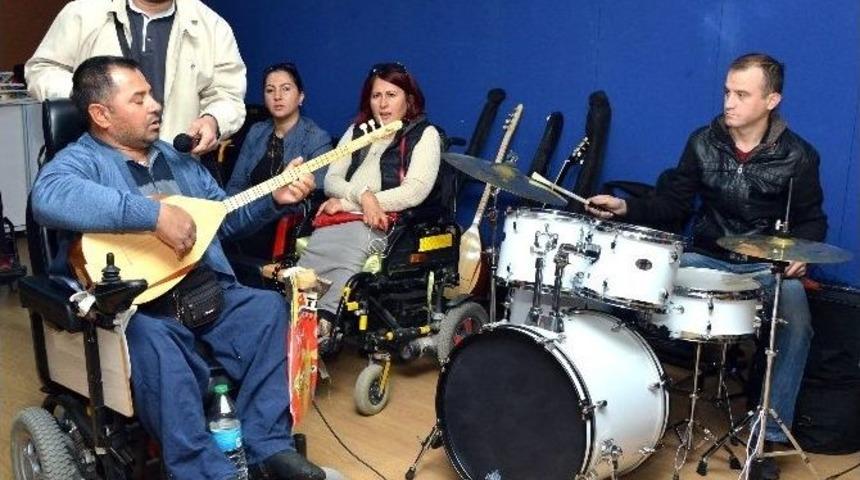 Engelsiz Orkestra Konser Provalarını S&uuml;rd&uuml;r&uuml;yor