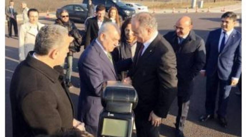 Bakan &Ouml;zl&uuml;, Altınova&rsquo;da Karşılandı