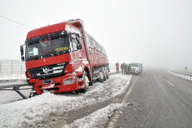 Mart Karı Ulaşımda Aksamalara Neden Oldu