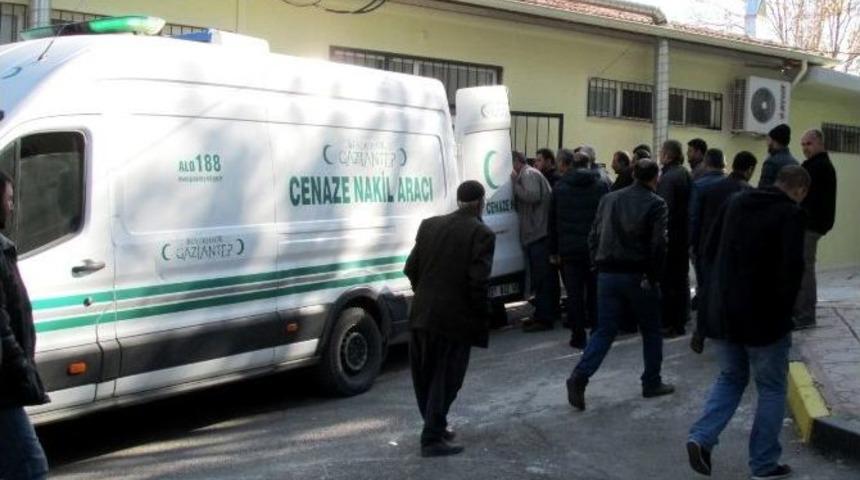 İnşaat İskelesinden D&uuml;şen İş&ccedil;i &Ouml;ld&uuml;