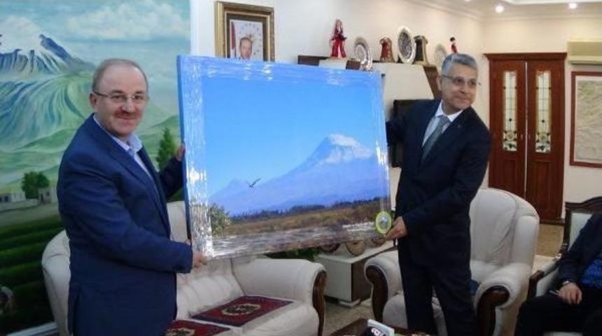 İ&ccedil;işleri Bakan Yardımcısı &Ouml;zt&uuml;rk: Zorbalığa, Tehdite, Şartaja Izin Yok