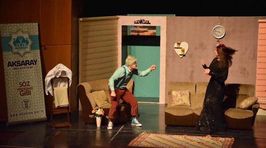 Aksaray&rsquo;da &ldquo;&ccedil;evrimdışı Aile&rdquo; Tiyatro Oyunu Sahne Aldı