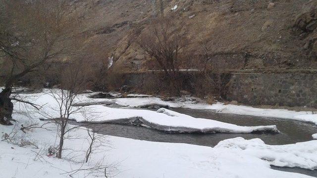 Kars Çayında Buzlar Erimeye Başladı