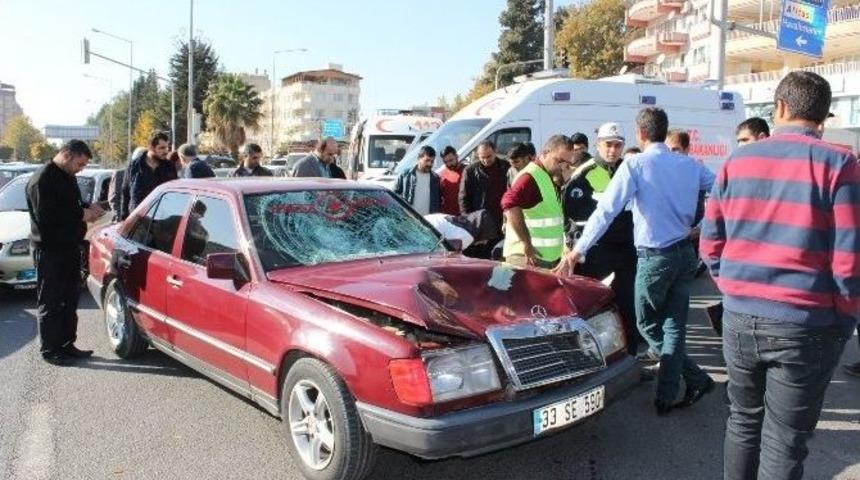 Otomobilin Altında 50 Metre S&uuml;r&uuml;klendiler