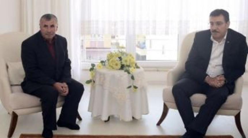 Bakan T&uuml;fenkci&rsquo;den Şehit Ailesine Ziyaret