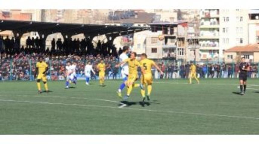 Hakkarispor, Tatvan Gen&ccedil;ler Birliği Sporla Berabere Kaldı