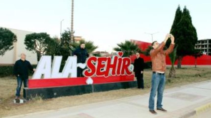 Alaşehir Belediyesi&rsquo;nden "&ccedil;ek G&ouml;nder" Projesi