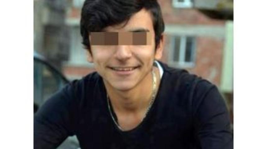 Babasının Bı&ccedil;aklı Saldırısında Ağır Yaralandı