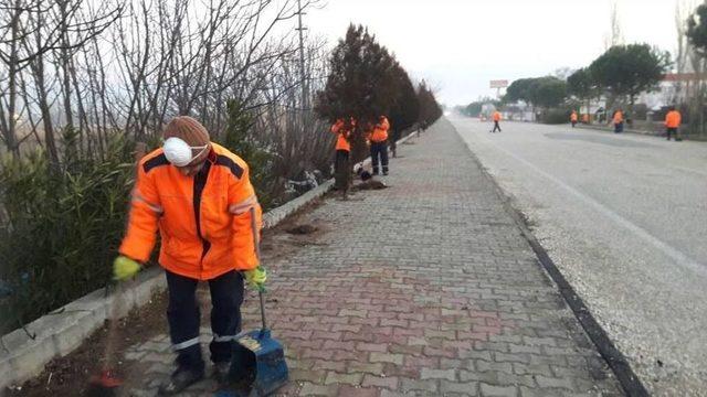 Alaşehir Belediyesi Temizlik İşçilerinden Özenli Çalışma