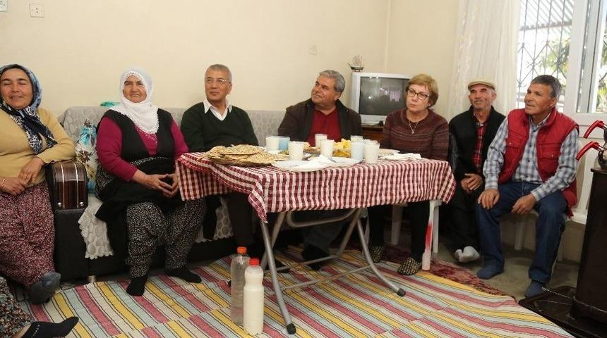 Başkan Tarhan, K&ouml;yl&uuml; Kadınların Konuk Oldu