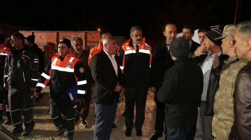 Afad Samsat&rsquo;ın Yaralarını Sarıyor