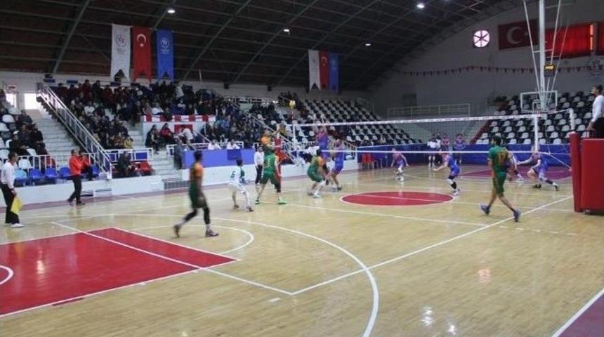 Malatya B&uuml;y&uuml;kşehir Voleybol Takımı Sahasında 3-0 Mağlup Oldu