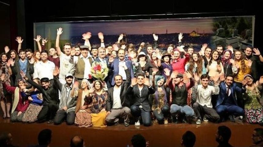 Uşak&rsquo;ta &ldquo;canavar Sofrası&rdquo; Tiyatrosu