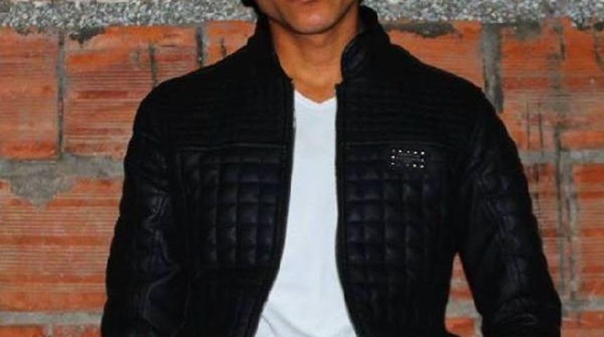 19 Yaşındaki Gen&ccedil;, Babası Tarafından Bı&ccedil;aklandı