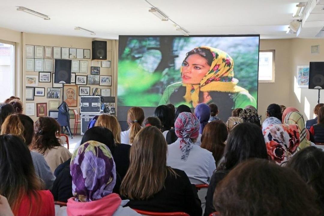 Battal İlgezdi&rsquo;den Kadın İş&ccedil;ilere &ldquo;sultan&rdquo; S&uuml;rprizi