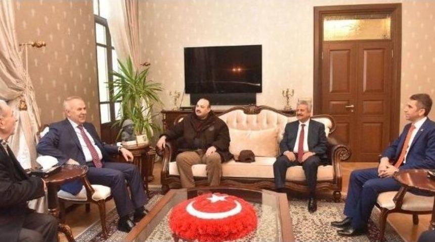 Vali Ata, Suudi Prensi Makamında Kabul Etti