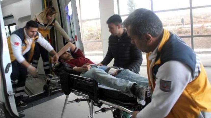 Kaldırımda Y&uuml;r&uuml;rken Bacağından Vuruldu