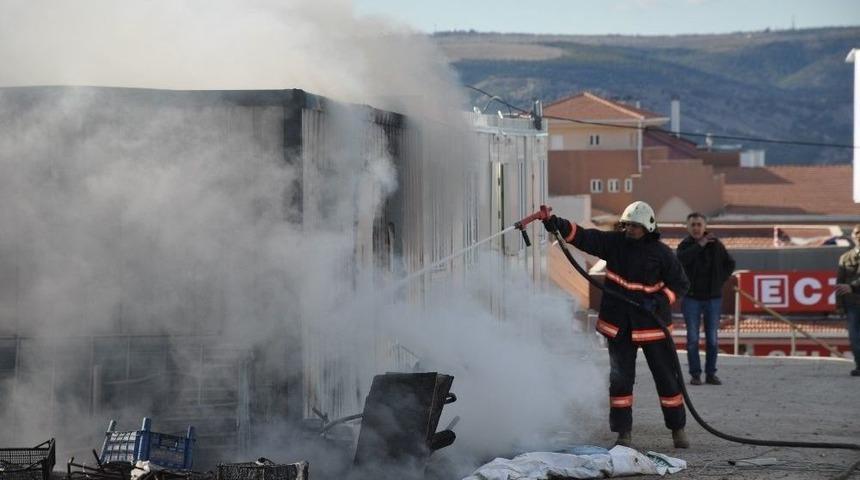 Aile Yaşam Merkezi Şantiyesinde Korkutan Yangın