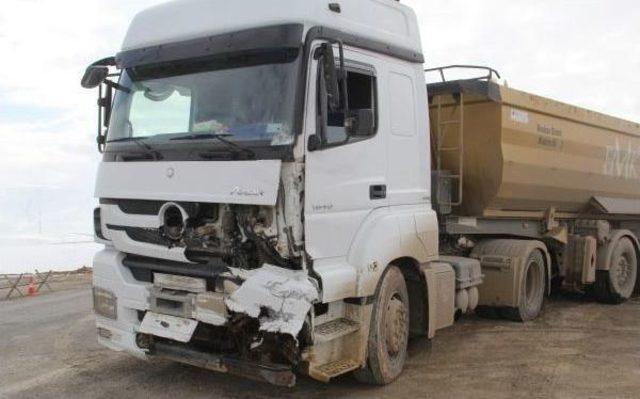 Başkale'de Trafik Kazası; 1 Öldü, 4 Yaralı