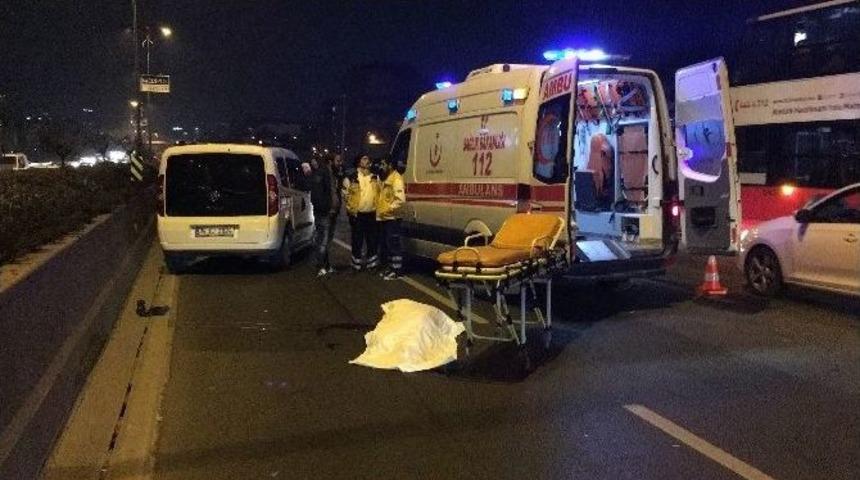 Otomobilin &Ccedil;arptığı Anne İle 9 Yaşındaki Kızı Hayatını Kaybetti