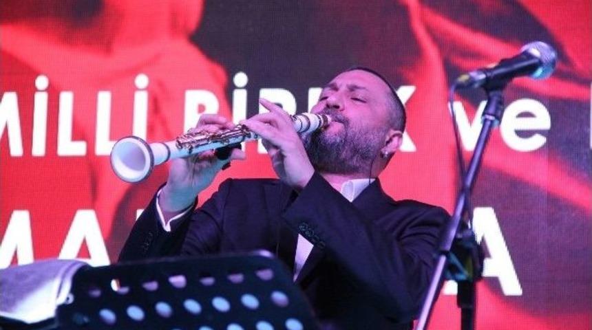 H&uuml;sn&uuml; Şenlendirici, Romanları Coşturdu