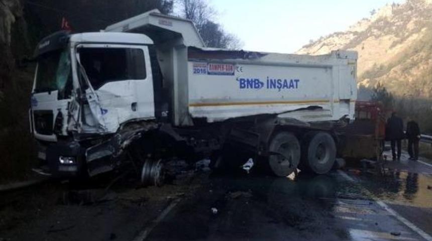 Karab&uuml;k'te Kaza 2 Yaralı