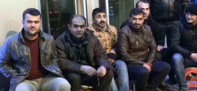 Dondurucu Soğuğa Rağmen 48 Saattir Toki Kuyruğunda Bekliyorlar