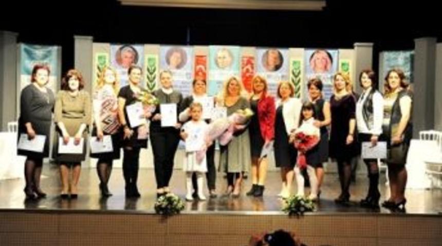 Kadınsan&rsquo; Başlıklı Şiir Dinletisi