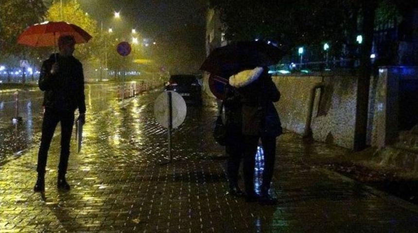 Tekirdağ&rsquo;da Beklenen Yağış Başladı