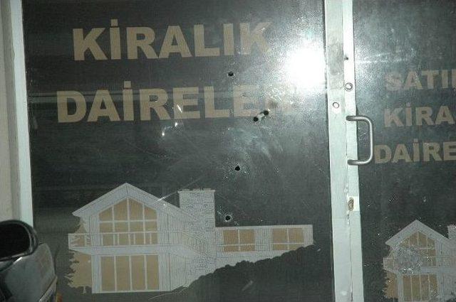 Motosikletle İş Yerini Kurşun Yağmuruna Tuttular