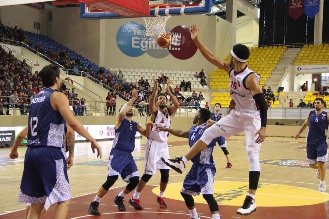 Nesine.com Eskişehir Basket Liderliğini S&uuml;rd&uuml;rd&uuml;