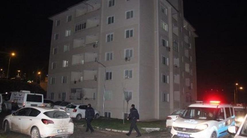 Uzman Doktor, Meslekteşlarının Evinden Intihar Etti