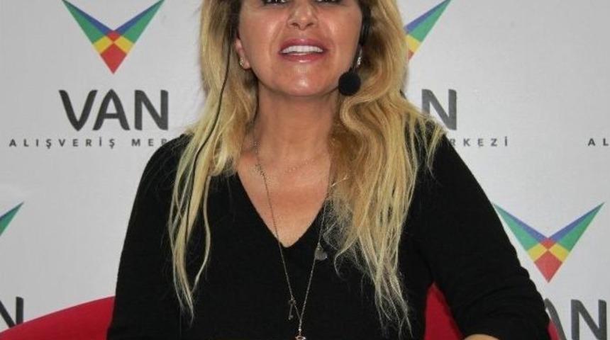 &Uuml;nl&uuml; Astrolog Van&rsquo;da 2017&rsquo;yi Değerlendirdi