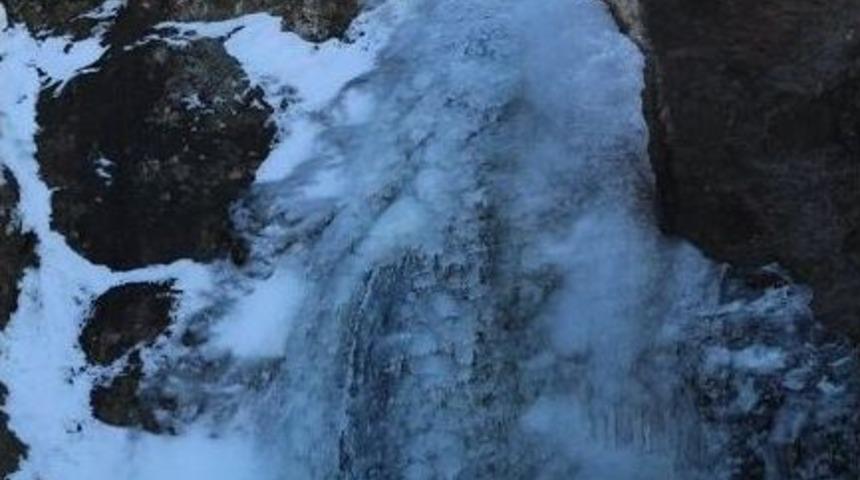 Tokat’ta Şelale Dondu