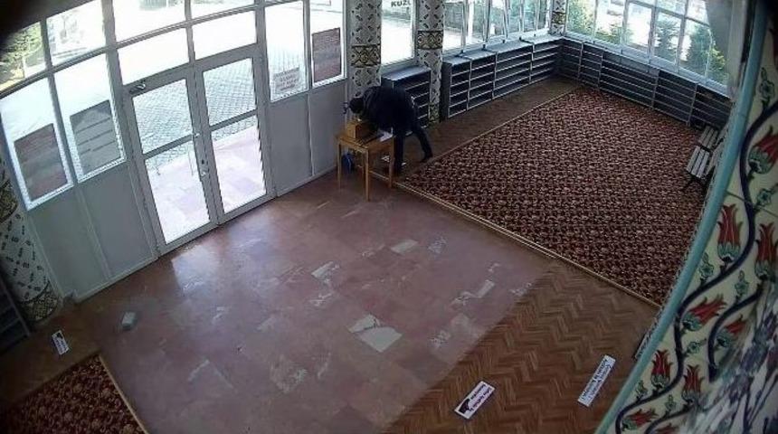 (&ouml;zel Haber) Sadaka Kutusuna Dadanan Hırsız Bu Kez Eli Boş D&ouml;nd&uuml;