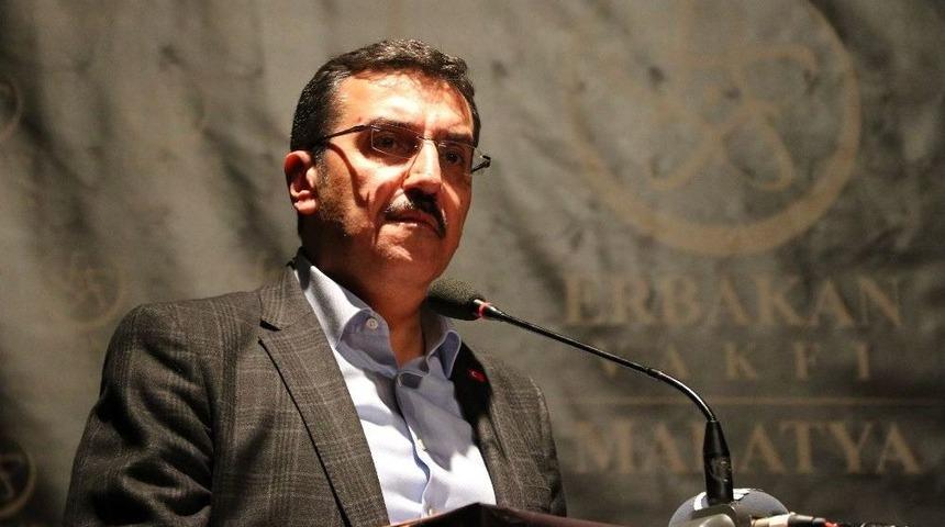 Bakan T&uuml;fenkci: &ldquo;fet&ouml; İle Rahmetli Erbakan&rsquo;ın M&uuml;cadelesini Bilenler, Aynı Safta Yer Almamalı&rdquo;