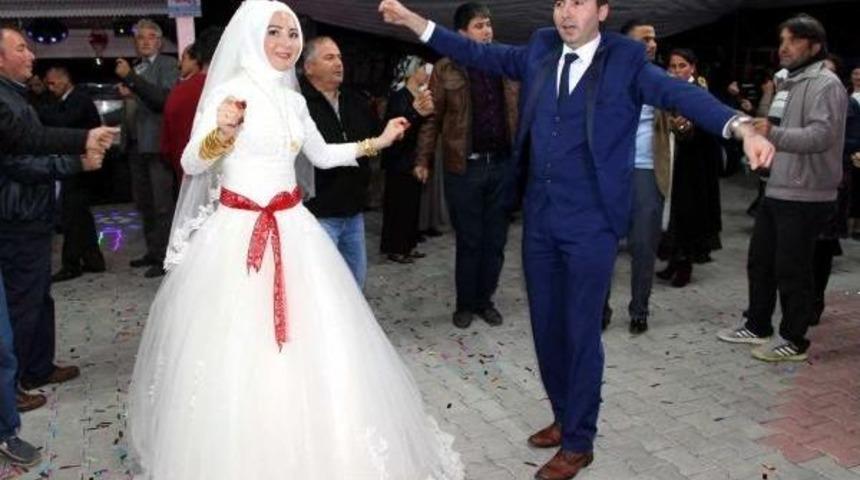 D&uuml;ğ&uuml;n &Ouml;ncesi Kazada Yaralanan &Ccedil;ift, 56 G&uuml;n Sonra Evlendi