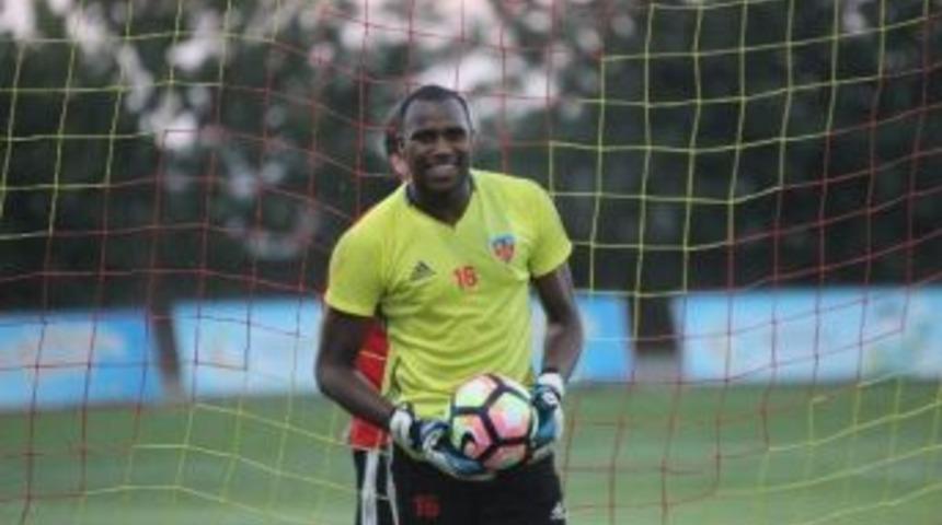 Ali Ahamada 866 Dakika Sonra Eldivenleri Taktı