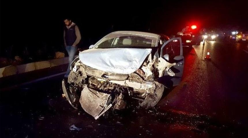 Antalya&rsquo;da Trafik Kazası: 3 Yaralı