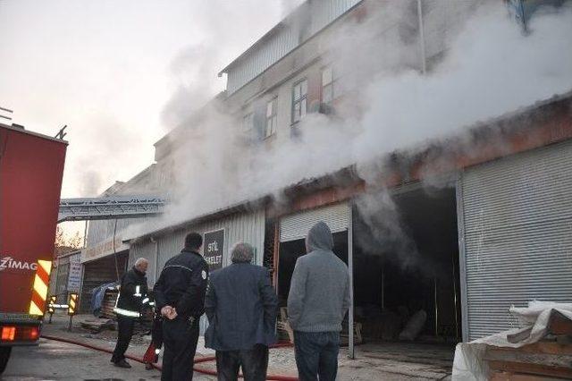 Bursa’da Mobilya İmalathanesinde Korkutan Yangın