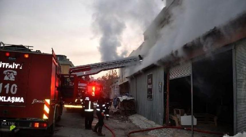 İneg&ouml;l Mobilya Sanayinde Korkutan Yangın