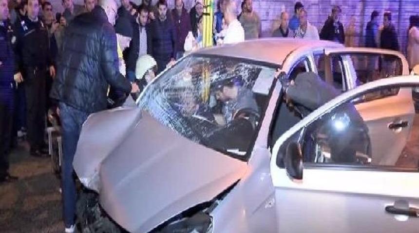 Ey&uuml;p'te Trafik Kazası: 4 Yaralı