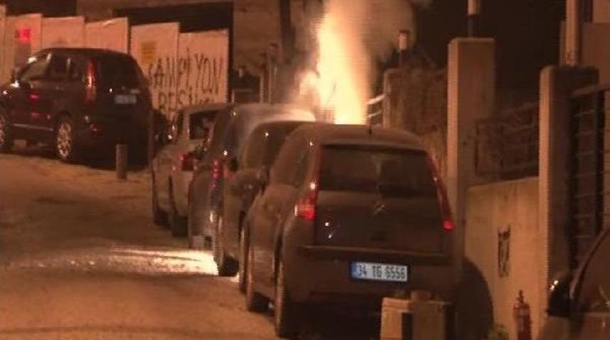 Beşiktaş'ta Yeraltı Elektrik Kablolarının Yanması Panik Yarattı