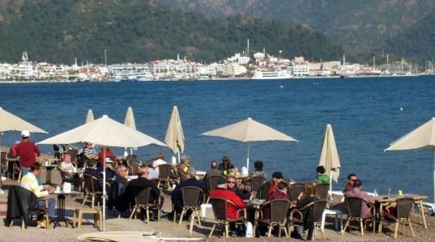 Marmaris Mart Ayında Cıvıl Cıvıl