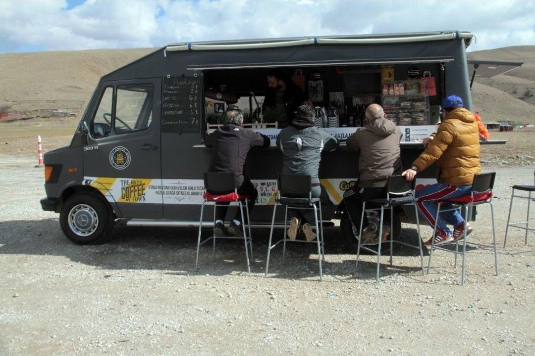 (&ouml;zel Haber) Başkent&rsquo;in Seyyar Kafesi Kapı Numarasına Takıldı