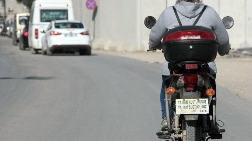 Kadın S&uuml;r&uuml;c&uuml;den Plaka Yerine &rsquo;ağır Abi&rsquo; S&ouml;z&uuml;